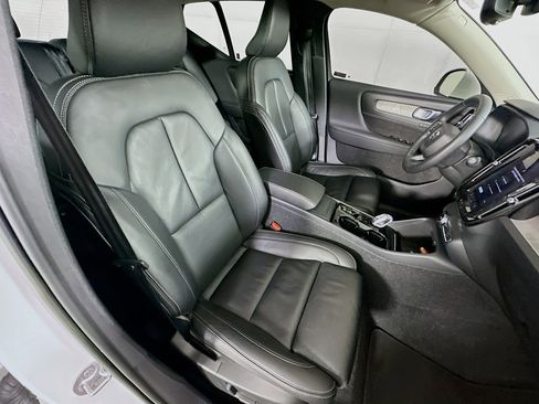 Used 2023 Volvo XC40 B4 Plus w/ Driver Assist Package FWD image 32