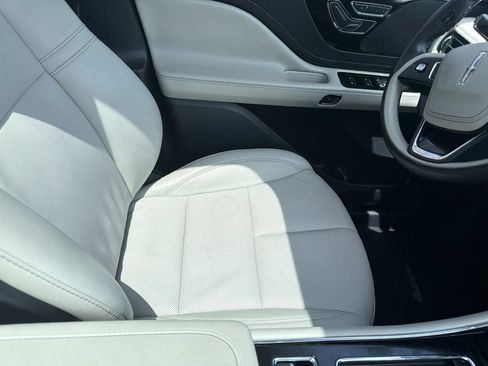 Certified 2025 Lincoln Aviator 2WD image 12