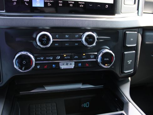 Used 2024 Ford F250 Platinum AWD/4WD image 23