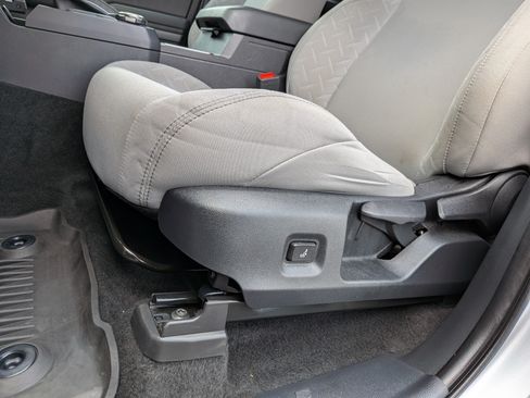 Certified 2024 Toyota Tacoma SR5 AWD/4WD image 16