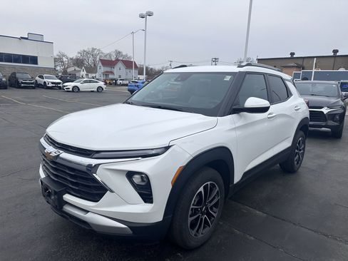 Used 2024 Chevrolet TrailBlazer LT image 3