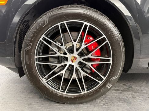 Certified 2025 Porsche Cayenne S AWD/4WD image 13