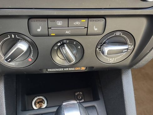 Used 2012 Volkswagen Jetta SE FWD image 20
