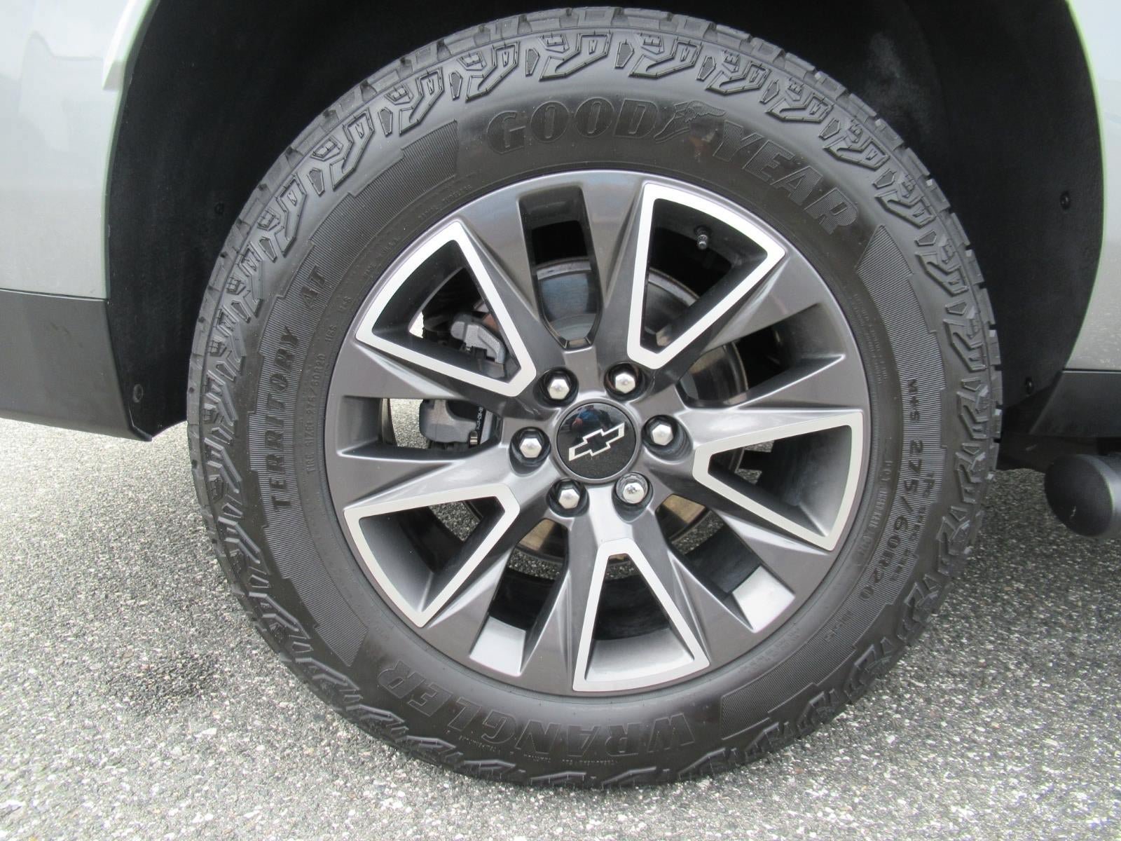 Used 2024 Chevrolet Suburban Z71 w/ Luxury Package AWD/4WD image 8