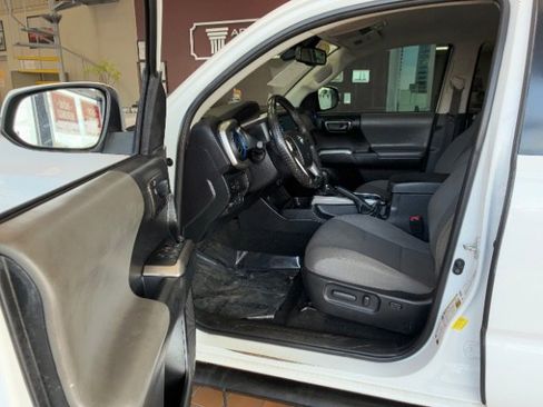 Used 2022 Toyota Tacoma TRD Off-Road image 13