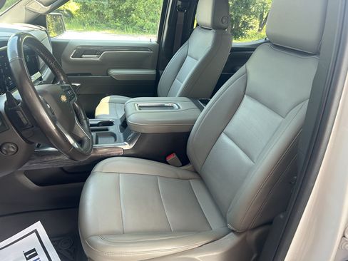 Used 2022 Chevrolet Silverado 1500 LTZ w/ LTZ Premium Package AWD/4WD image 16