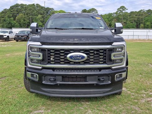 Used 2025 Ford F450 Platinum w/ Platinum Plus Package AWD/4WD image 2