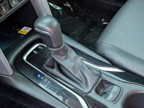 Used 2023 Toyota Corolla Cross XLE image 12