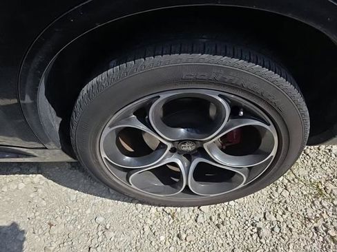 Used 2022 Alfa Romeo Stelvio Veloce image 21