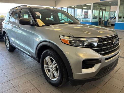 Used 2023 Ford Explorer XLT AWD/4WD image 5