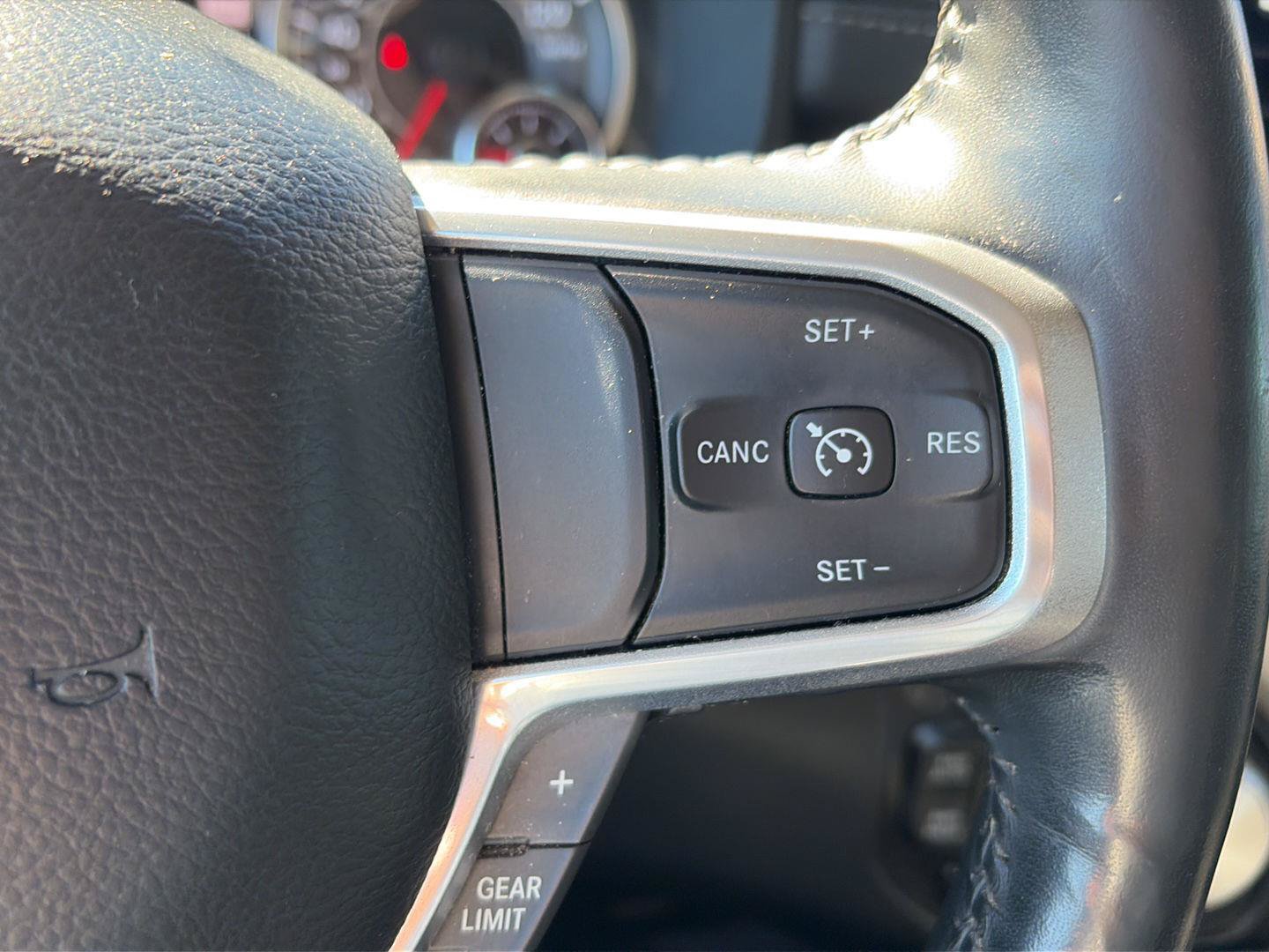 Used 2020 RAM 1500 Laramie AWD/4WD image 33