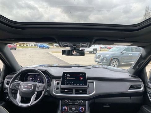 Used 2022 GMC Yukon XL SLT w/ SLT Premium Package image 20