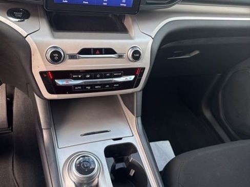 Used 2024 Ford Explorer XLT w/ Class IV Trailer Tow Package image 22