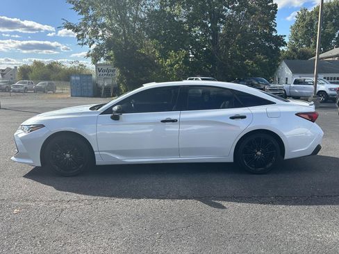 Used 2022 Toyota Avalon XSE image 4