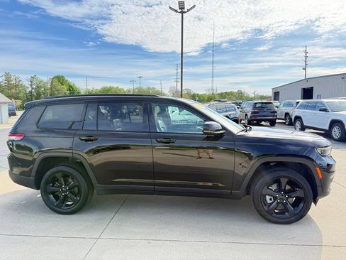 Used 2024 Jeep Grand Cherokee L Limited w/ Black Appearance Package AWD/4WD image 8
