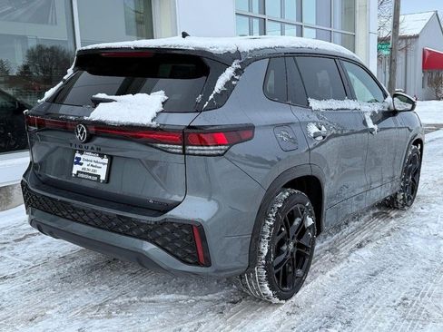 New 2025 Volkswagen Tiguan SE R-Line image 3