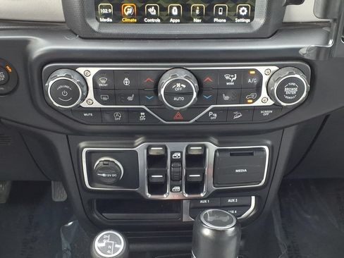 Used 2021 Jeep Wrangler Unlimited Sahara AWD/4WD image 19