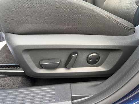 Used 2025 Nissan Rogue SV image 13