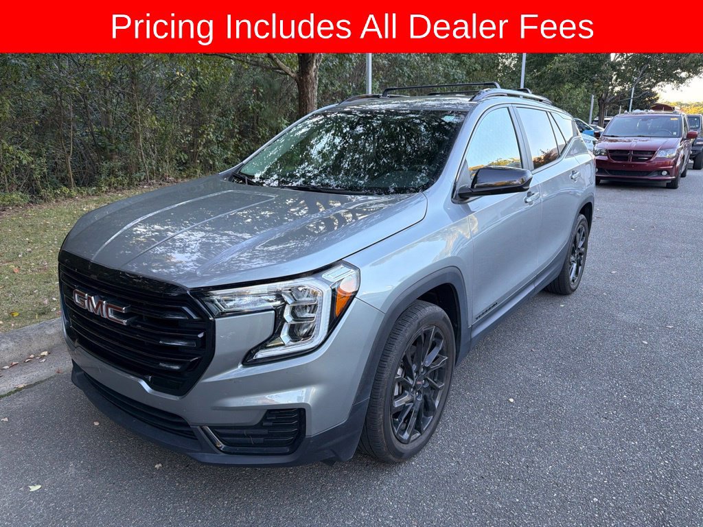 Used 2024 GMC Terrain SLE w/ Elevation Edition FWD image 2