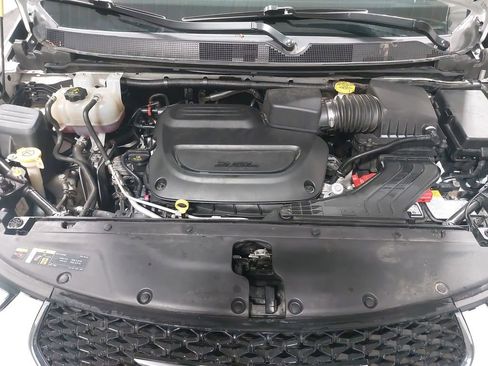 Used 2024 Chrysler Pacifica Touring-L image 30