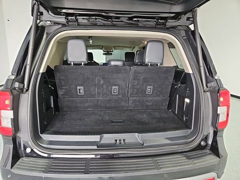 Used 2024 Ford Expedition XLT RWD image 12