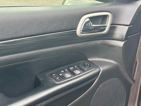 Used 2020 Jeep Grand Cherokee Laredo w/ Laredo X Package AWD/4WD image 27