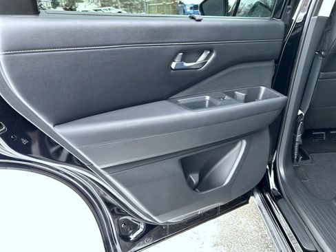 Used 2024 Nissan Pathfinder SL image 21