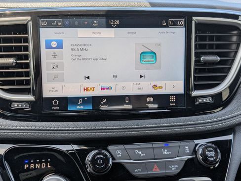 New 2026 Chrysler Pacifica Select image 24