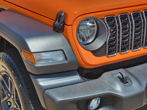Used 2025 Jeep Wrangler Unlimited Sport AWD/4WD image 11
