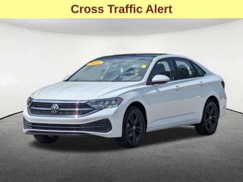 Used 2024 Volkswagen Jetta SE w/ Panoramic Sunroof Package image 10