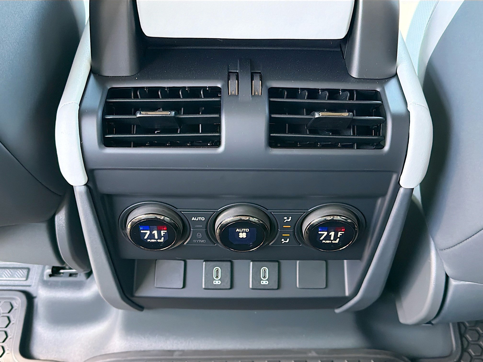 New 2026 Land Rover Defender 110 OCTA AWD/4WD image 18
