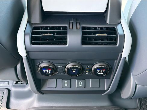 New 2026 Land Rover Defender 110 OCTA image 18