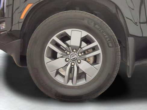Used 2025 Nissan Frontier SV w/ SV Convenience Package RWD image 9