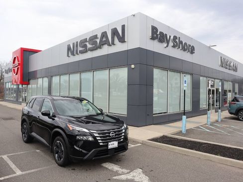Certified 2025 Nissan Rogue SV AWD/4WD image 1
