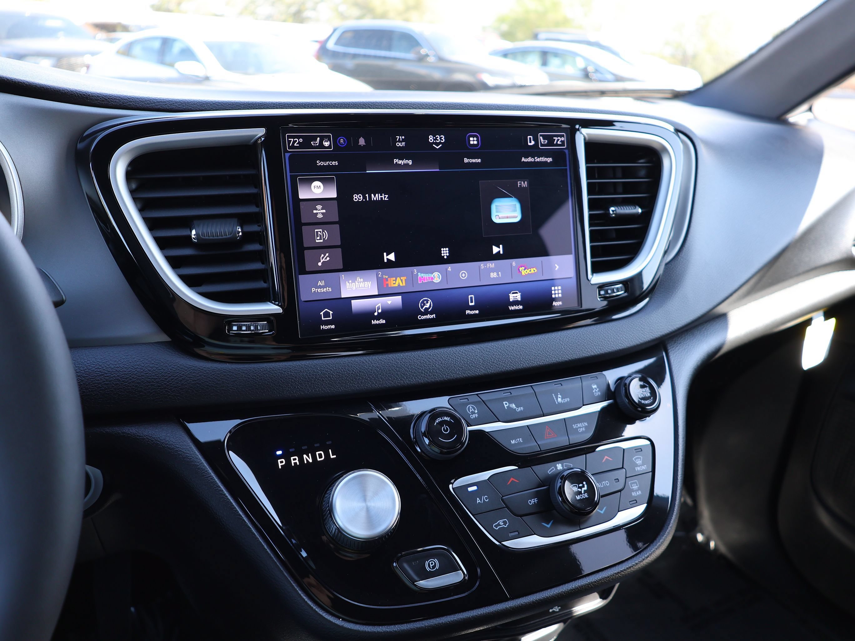 Used 2027 Chrysler Pacifica Select FWD image 38