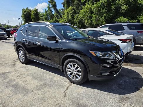 Used 2018 Nissan Rogue SV FWD image 1
