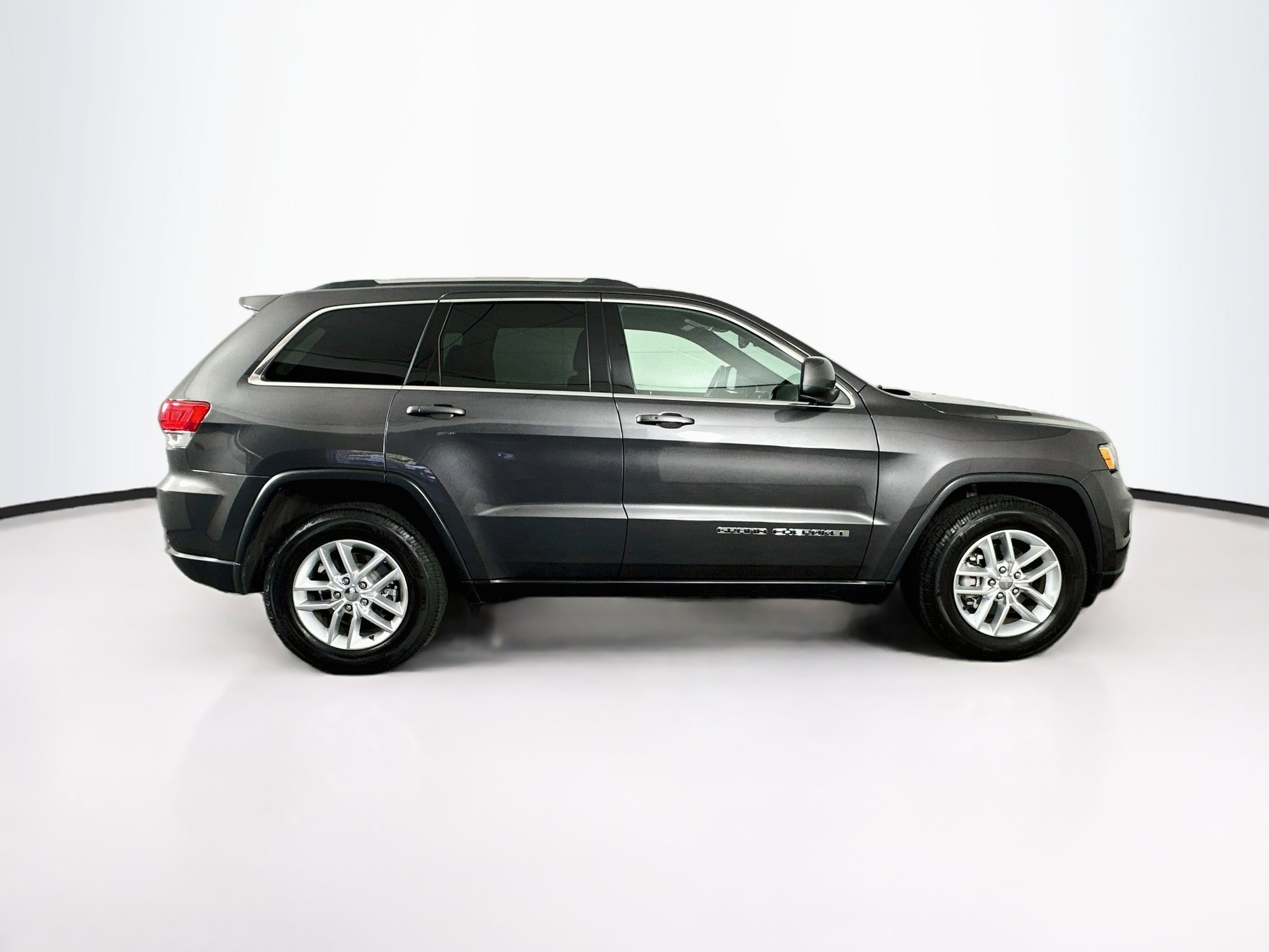 Used 2018 Jeep Grand Cherokee Laredo RWD image 10