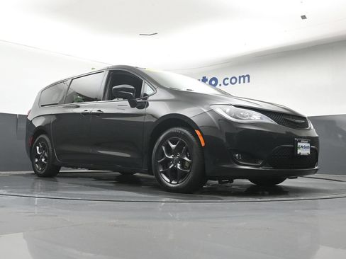 Used 2020 Chrysler Pacifica Touring w/ S Appearance Package FWD image 27