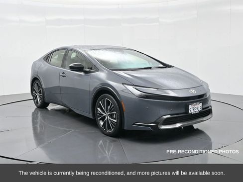 Used 2025 Toyota Prius XLE image 4