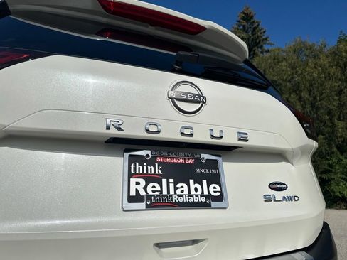 Used 2023 Nissan Rogue SL AWD/4WD image 14