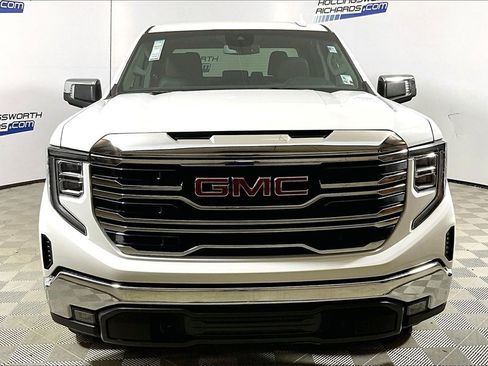 Used 2025 GMC Sierra 1500 SLT image 2