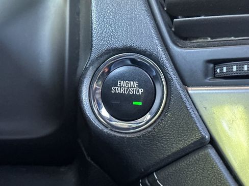 Used 2019 Chevrolet Suburban Premier AWD/4WD image 26