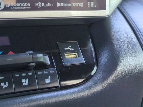 Used 2022 Toyota Tundra Platinum image 21