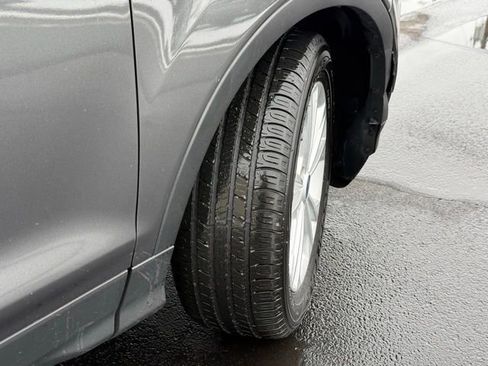 Used 2019 Ford Escape SE image 11