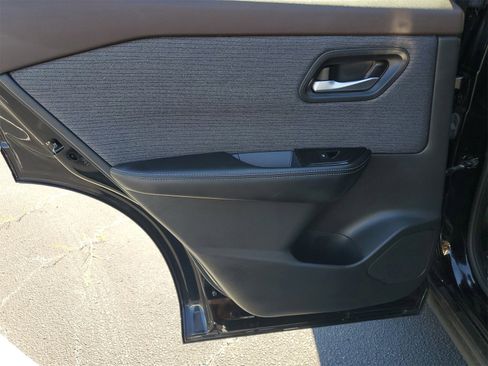 Used 2023 Nissan Rogue SV image 23