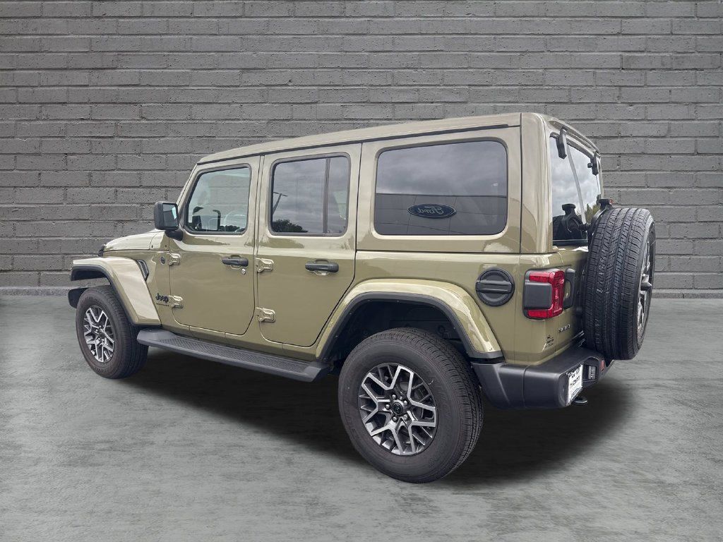 Used 2026 Jeep Wrangler Unlimited Sahara AWD/4WD image 5