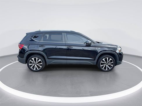 Used 2022 Volkswagen Taos SE FWD image 11
