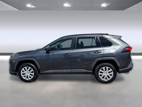 Used 2020 Toyota RAV4 LE FWD image 2