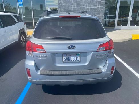 Used 2012 Subaru Outback 2.5i Limited AWD/4WD image 3
