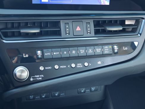 Used 2025 Lexus ES 350 w/ Premium Package FWD image 24